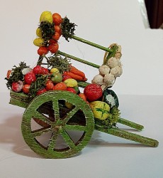 carretto di legno con frutta
