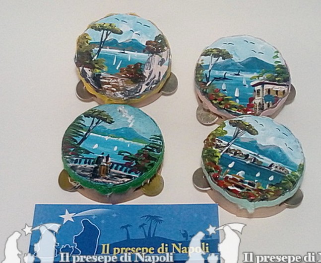 tamburella in legno fatta a mano dm 4,5 cm circa dipinta con scena Napoli
