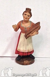 Donna con legna in mano